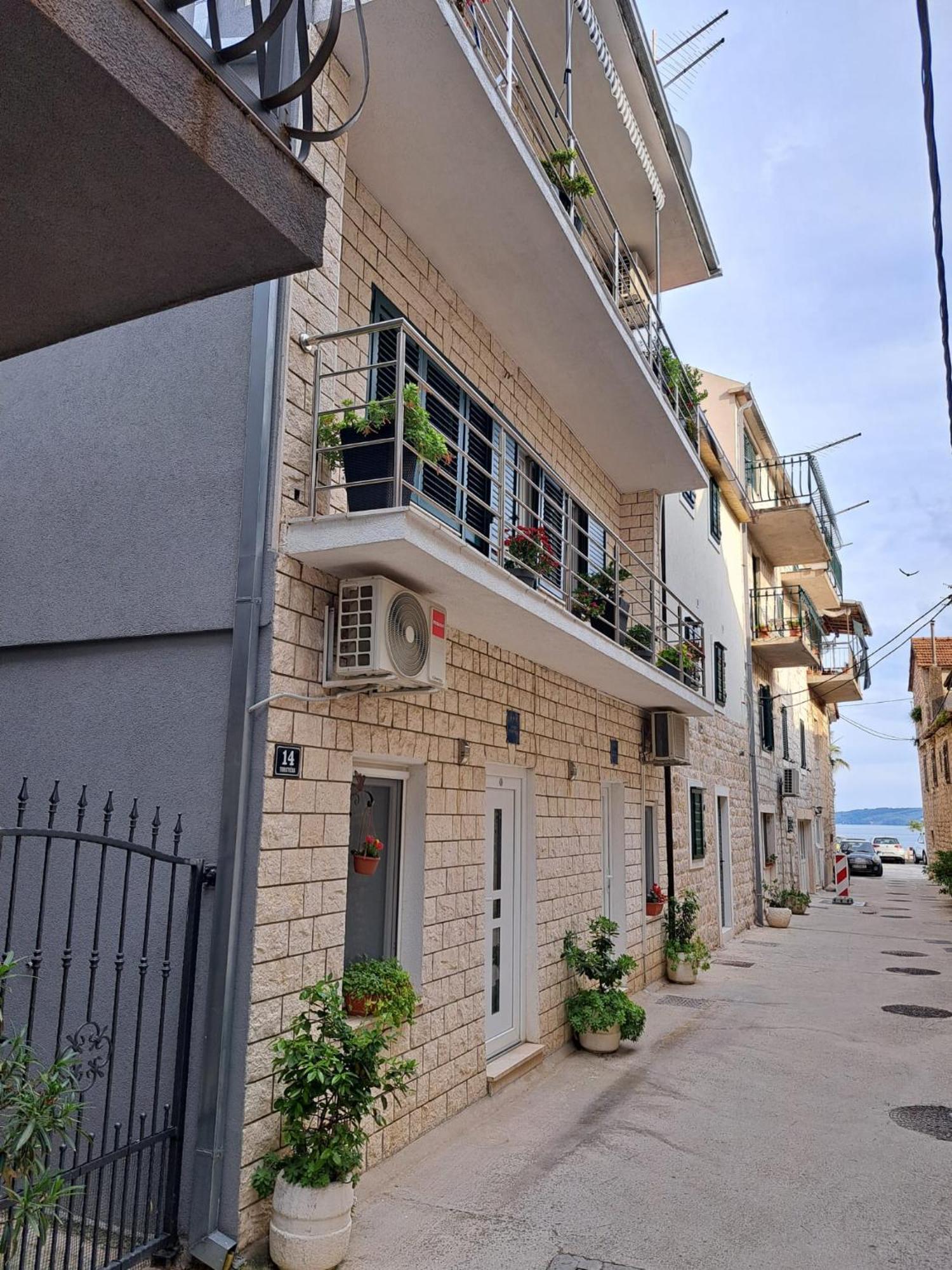 Studio Apartment Legcevic Kaštela المظهر الخارجي الصورة